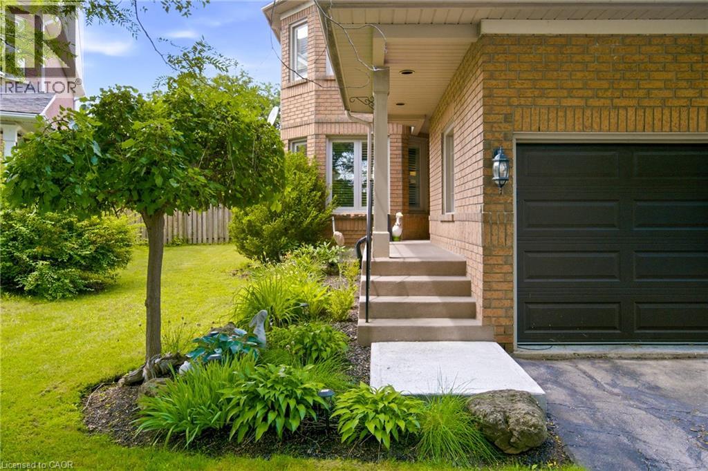 213 Fellowes Crescent, Waterdown, Ontario  L0R 2H3 - Photo 2 - 40854835