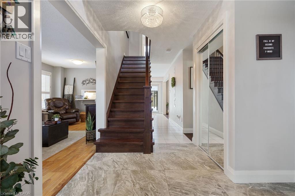 213 Fellowes Crescent, Waterdown, Ontario  L0R 2H3 - Photo 3 - 40854835