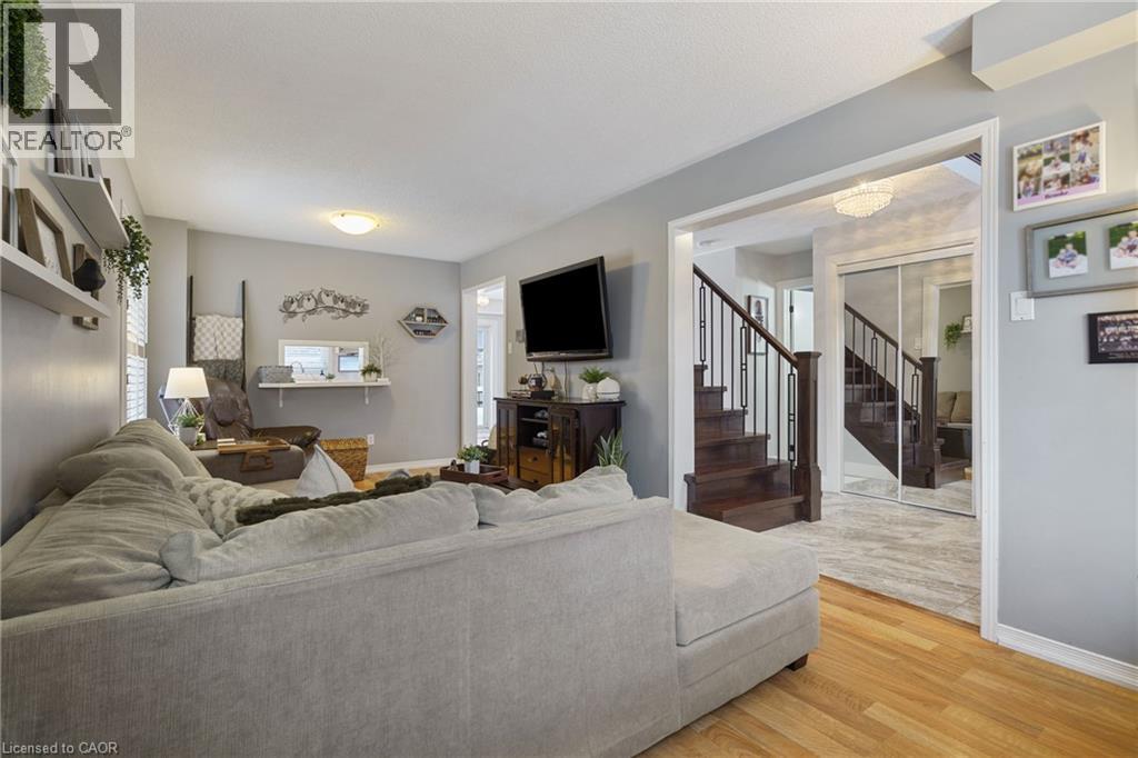 213 Fellowes Crescent, Waterdown, Ontario  L0R 2H3 - Photo 7 - 40854835