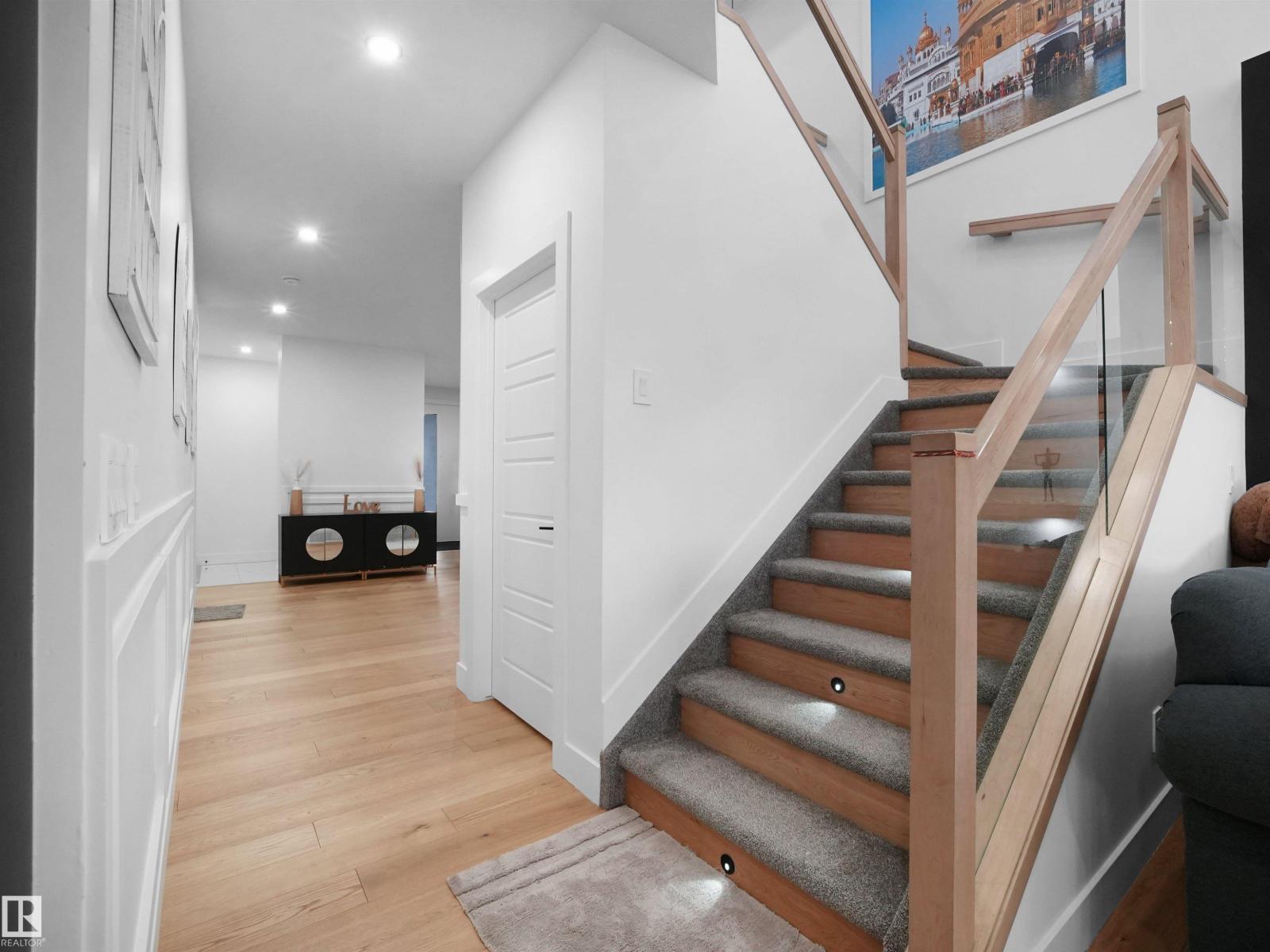 2928 1 Av Sw, Edmonton, Alberta  T6X 3E2 - Photo 14 - E4503119