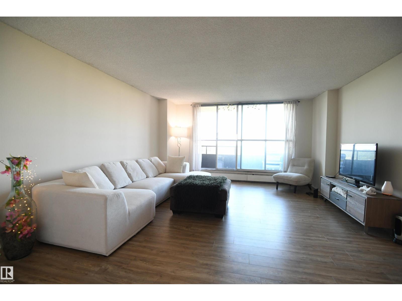 #1305 13910 Stony Plain Rd NW, Edmonton, Alberta  T5N 3R2 - Photo 2 - E4503122