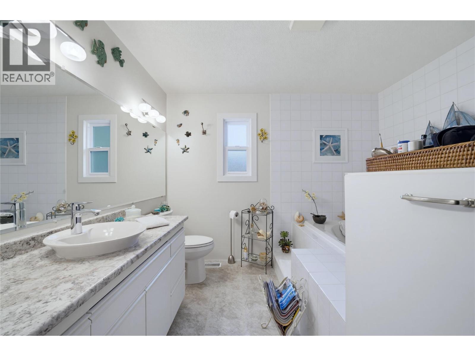 3251 5 Avenue SE, Salmon Arm, British Columbia  V1E 2B8 - Photo 33 - 10397263
