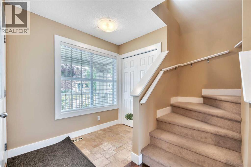 666 Evermeadow Road SW, Calgary, Alberta  T2Y 4W7 - Photo 7 - A2325863