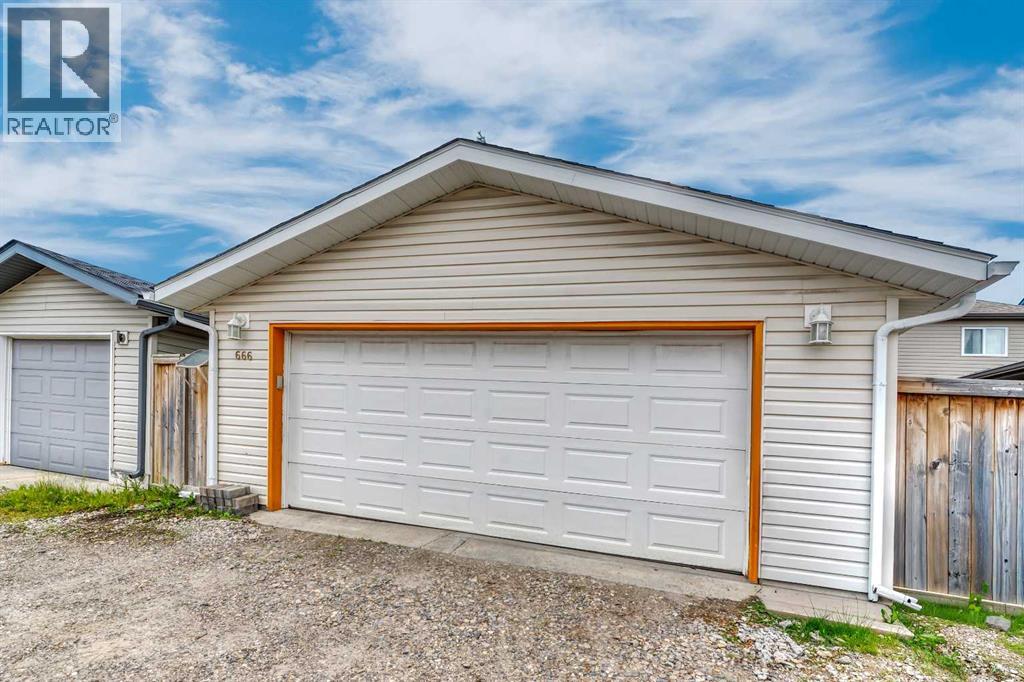 666 Evermeadow Road SW, Calgary, Alberta  T2Y 4W7 - Photo 39 - A2325863