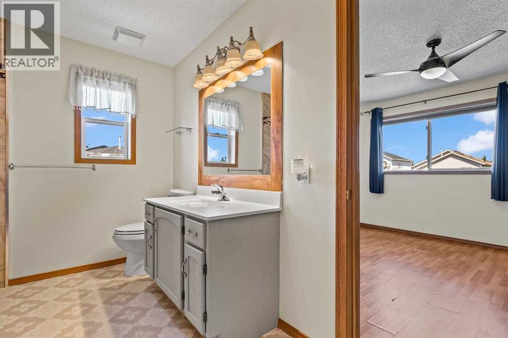 158 Saratoga Close NE, Calgary, Alberta  T1Y 7A1 - Photo 23 - A2325976