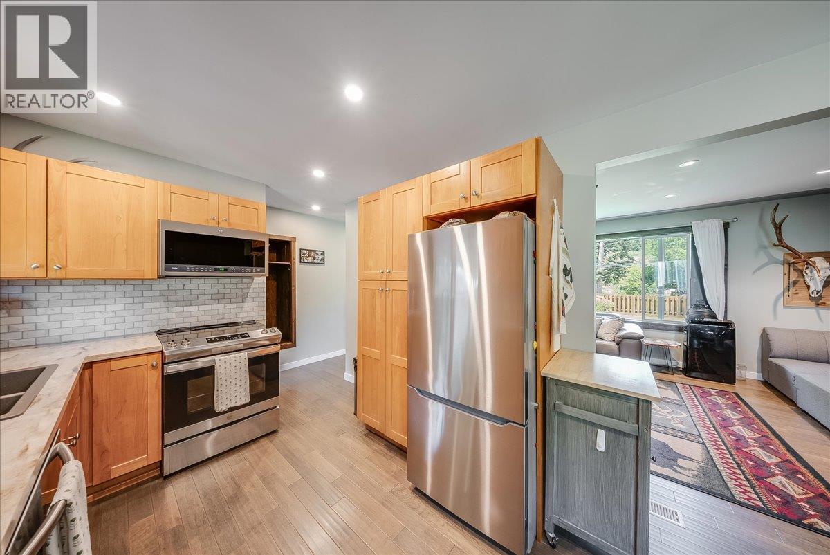 526 12th Avenue, Genelle, British Columbia  V0G 1G0 - Photo 5 - 10393053