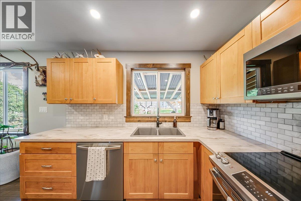 526 12th Avenue, Genelle, British Columbia  V0G 1G0 - Photo 6 - 10393053