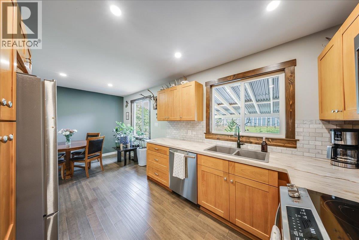 526 12th Avenue, Genelle, British Columbia  V0G 1G0 - Photo 7 - 10393053