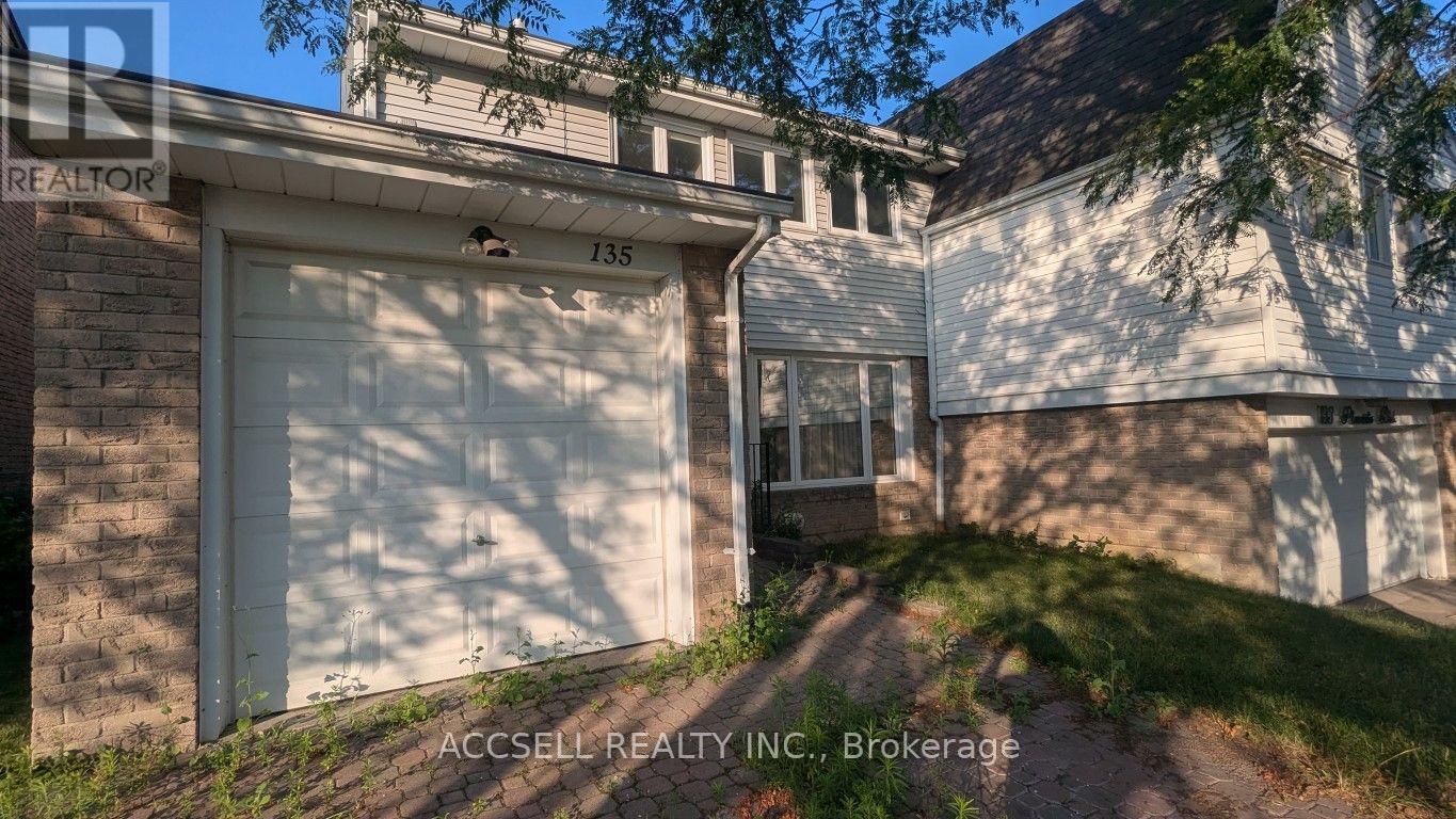 <div class="slider-price">$685,000</div><p>135 Placentia Boulevard, Toronto, Ontario</p>