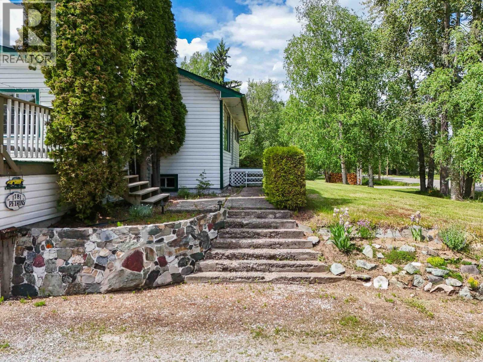 1781 Maple Drive, Red Bluff / Dragon Lake, British Columbia  V2J 4A5 - Photo 2 - R3133061