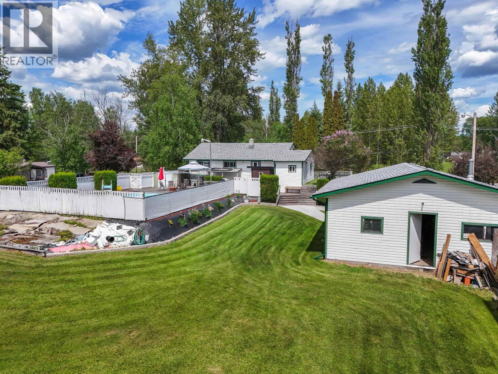 1781 Maple Drive, Red Bluff / Dragon Lake, British Columbia  V2J 4A5 - Photo 10 - R3133061