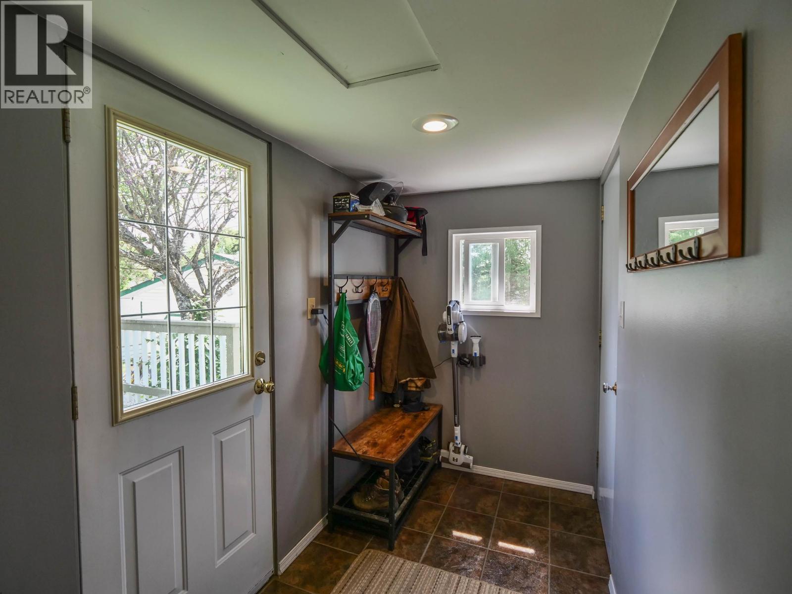 1781 Maple Drive, Red Bluff / Dragon Lake, British Columbia  V2J 4A5 - Photo 4 - R3133061