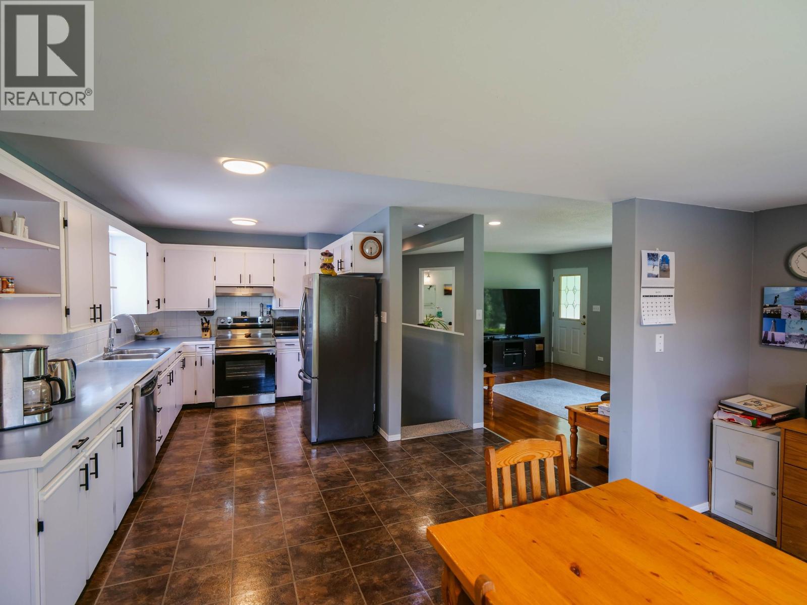 1781 Maple Drive, Red Bluff / Dragon Lake, British Columbia  V2J 4A5 - Photo 31 - R3133061