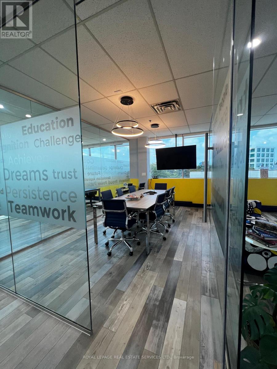 215-216 - 2550 MATHESON BOULEVARD E, Mississauga, Ontario