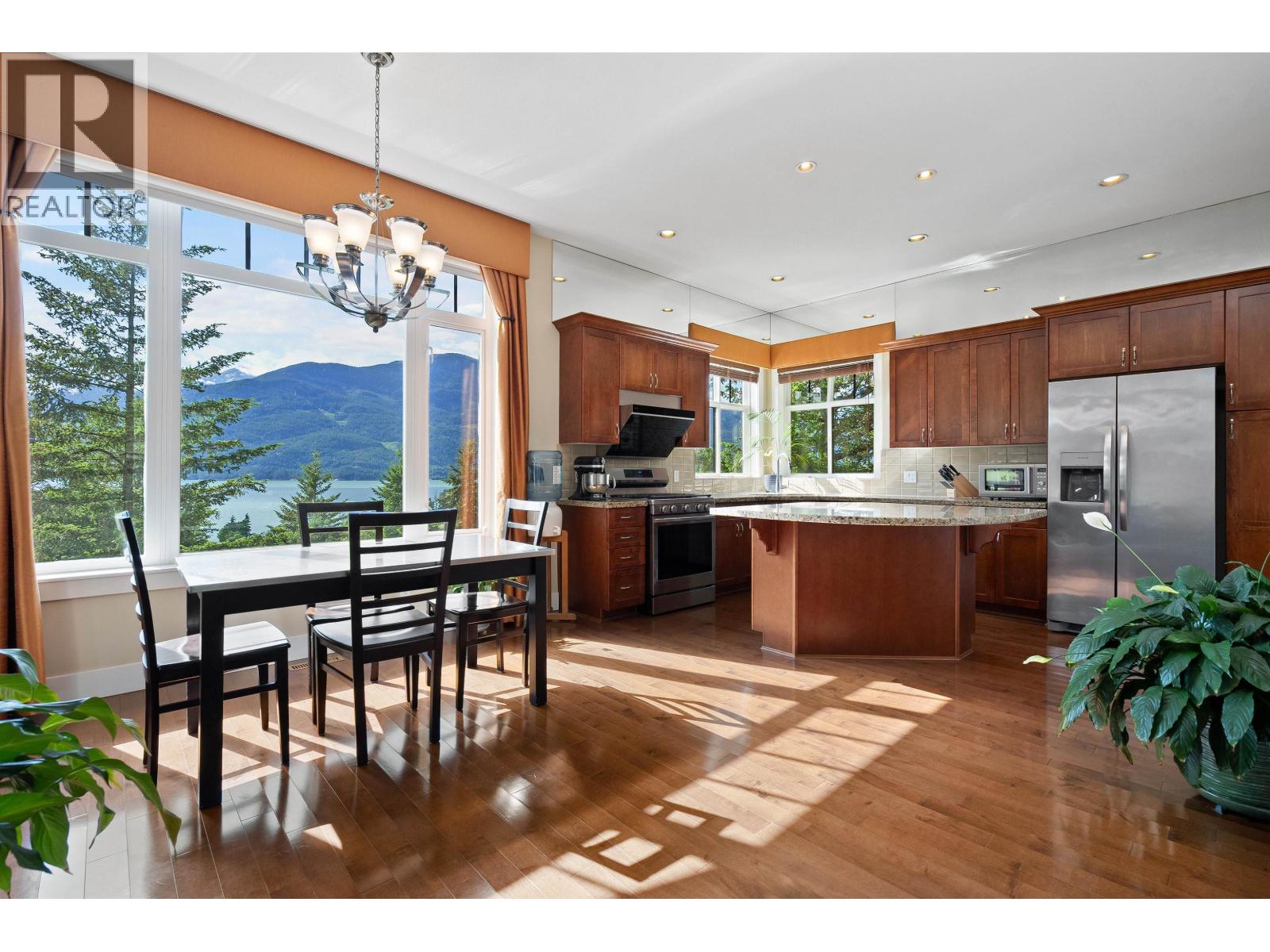 300 Ocean Crest Drive, West Vancouver, British Columbia  V0N 3Z2 - Photo 8 - R3129855