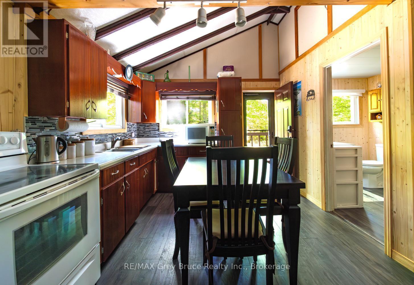 112 Symon Avenue, South Bruce Peninsula, Ontario  N0H 2T0 - Photo 6 - X13660542