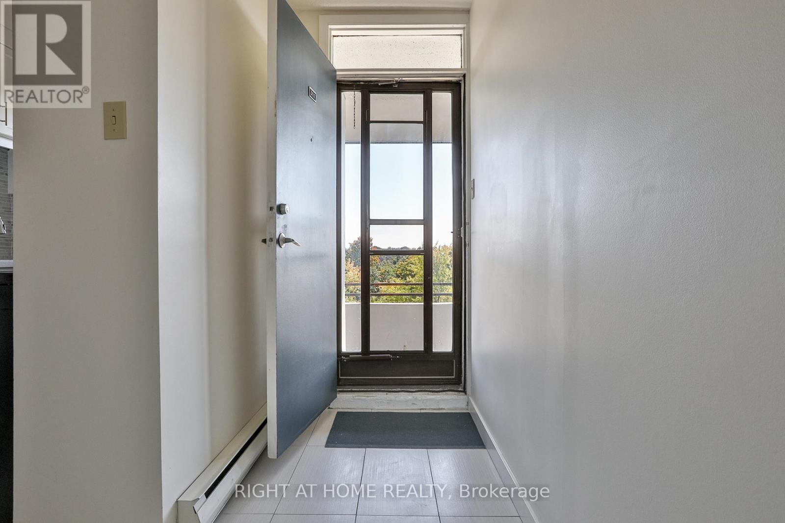 302 - 35 Sunny Glenway, Toronto, Ontario M3C 2Z5 - Photo 2 - C13660514