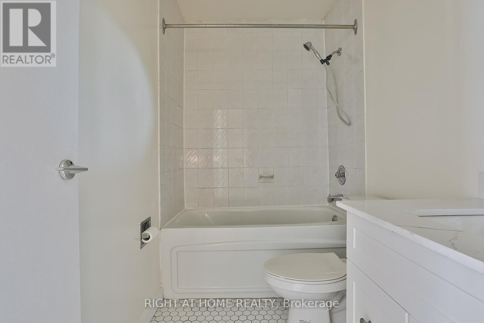 302 - 35 Sunny Glenway, Toronto, Ontario M3C 2Z5 - Photo 21 - C13660514