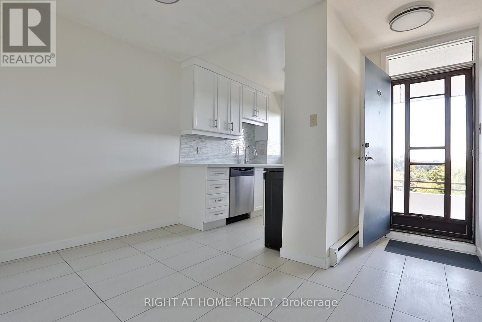 302 - 35 Sunny Glenway, Toronto, Ontario M3C 2Z5 - Photo 4 - C13660514