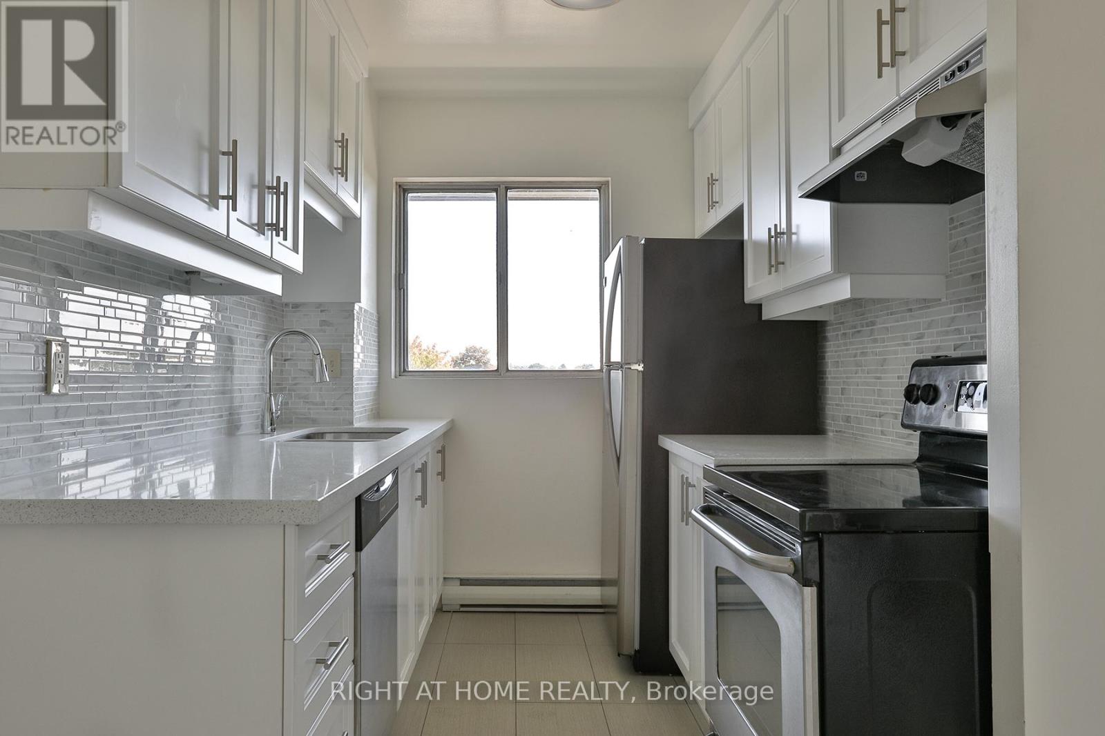 302 - 35 Sunny Glenway, Toronto, Ontario M3C 2Z5 - Photo 5 - C13660514