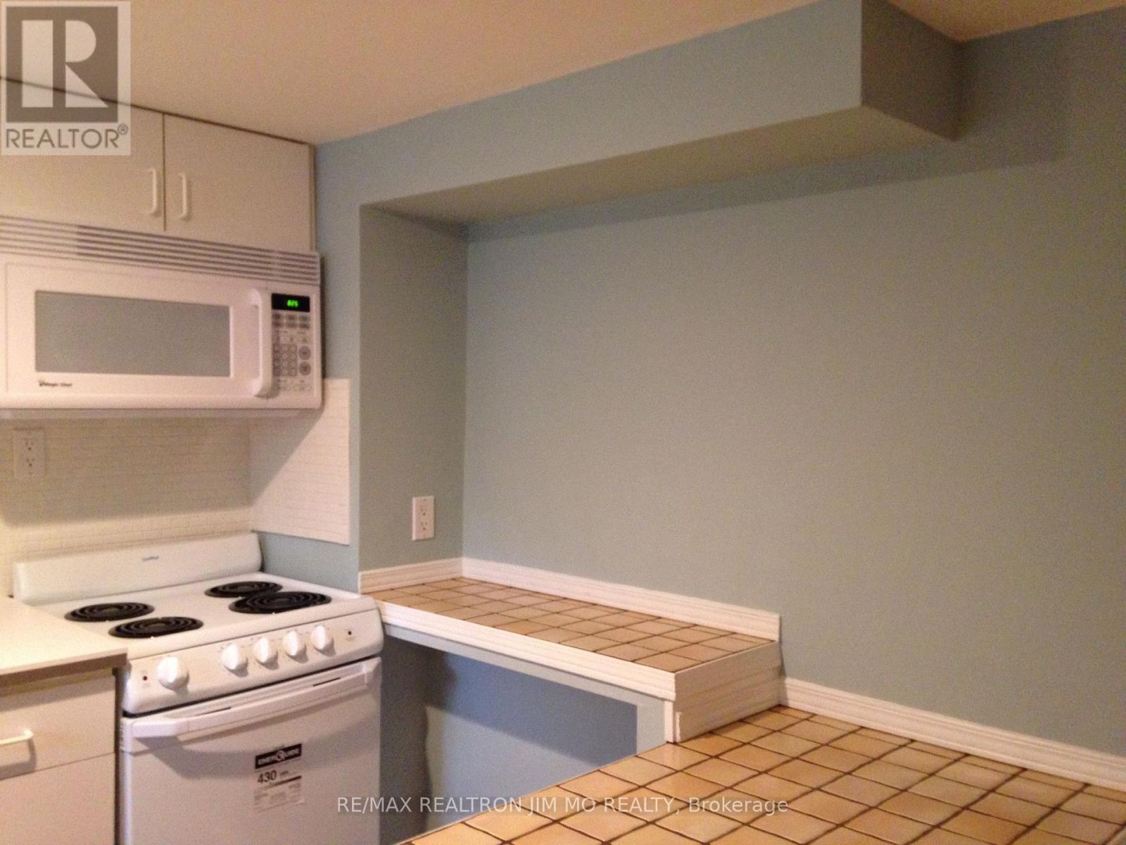 192 Maxome Avenue, Toronto, Ontario M2M 3L2 - Photo 2 - C13660530