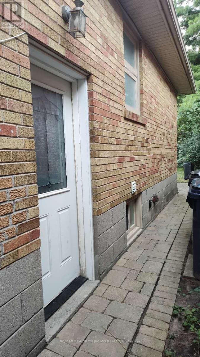 192 Maxome Avenue, Toronto, Ontario M2M 3L2 - Photo 7 - C13660530