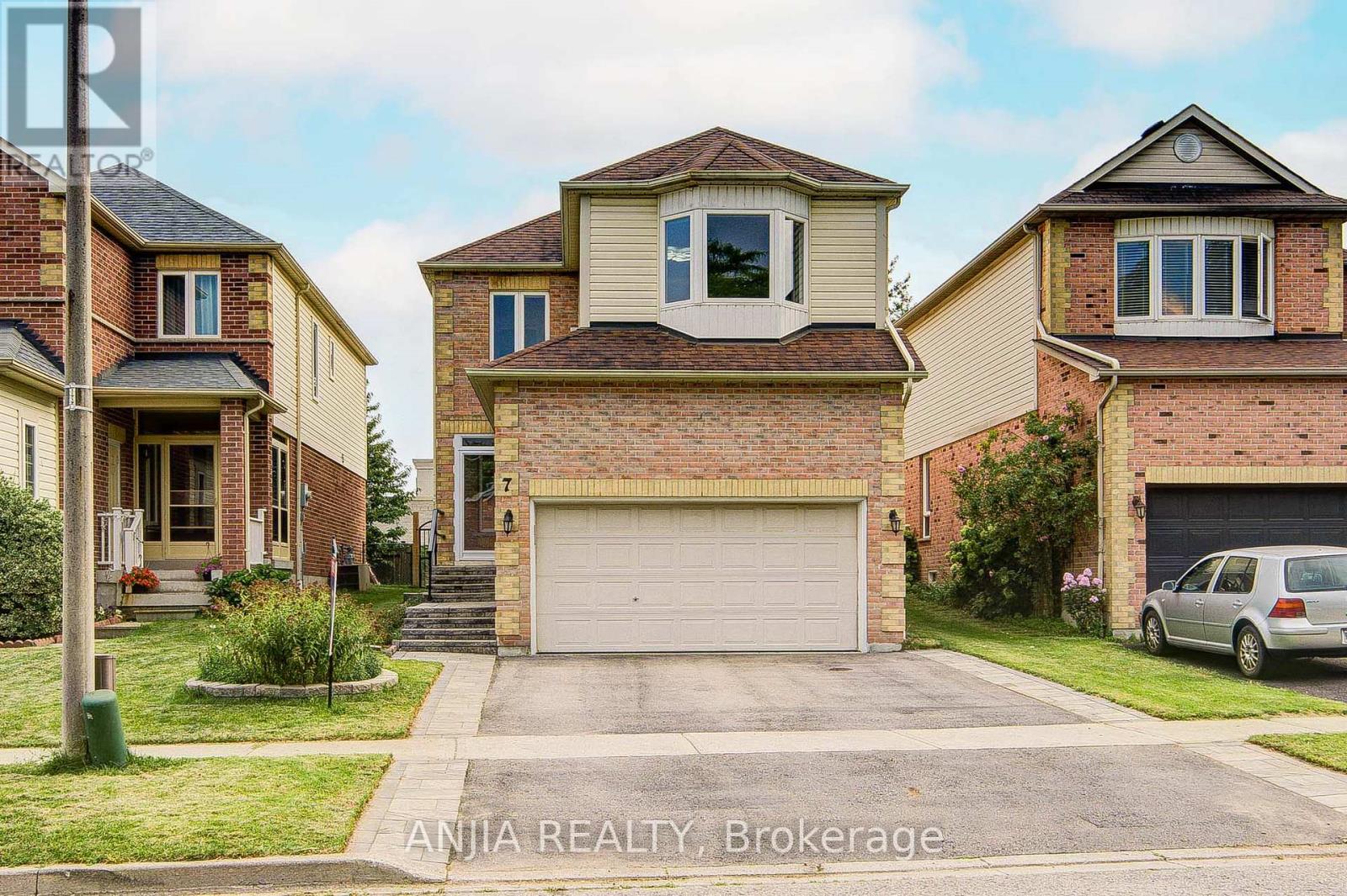 7 ALLAYDEN DRIVE, Whitby, Ontario