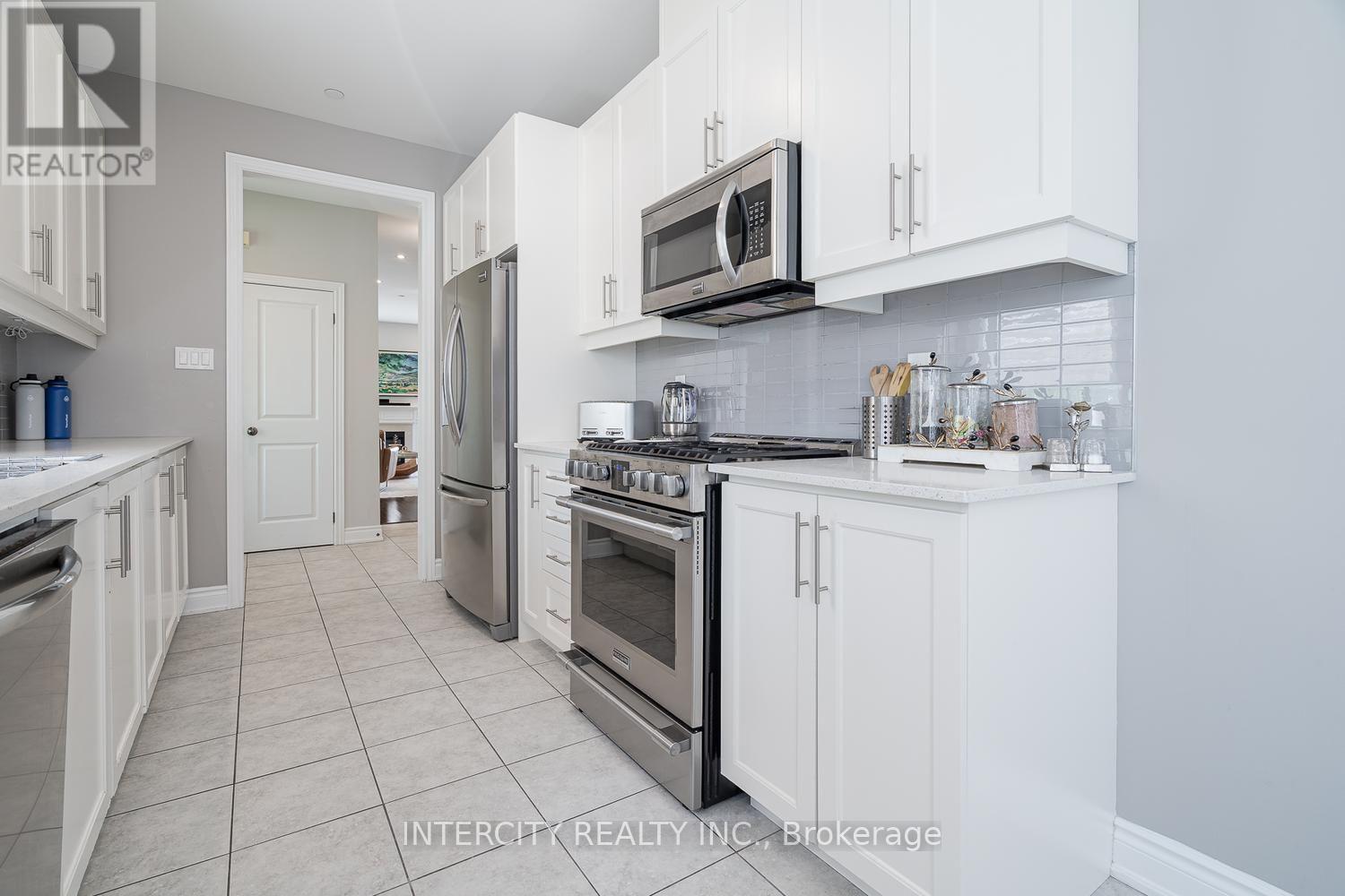 116 - 1331 Major Mackenzie Drive W, Vaughan, Ontario  L6A 4W4 - Photo 8 - N13660556