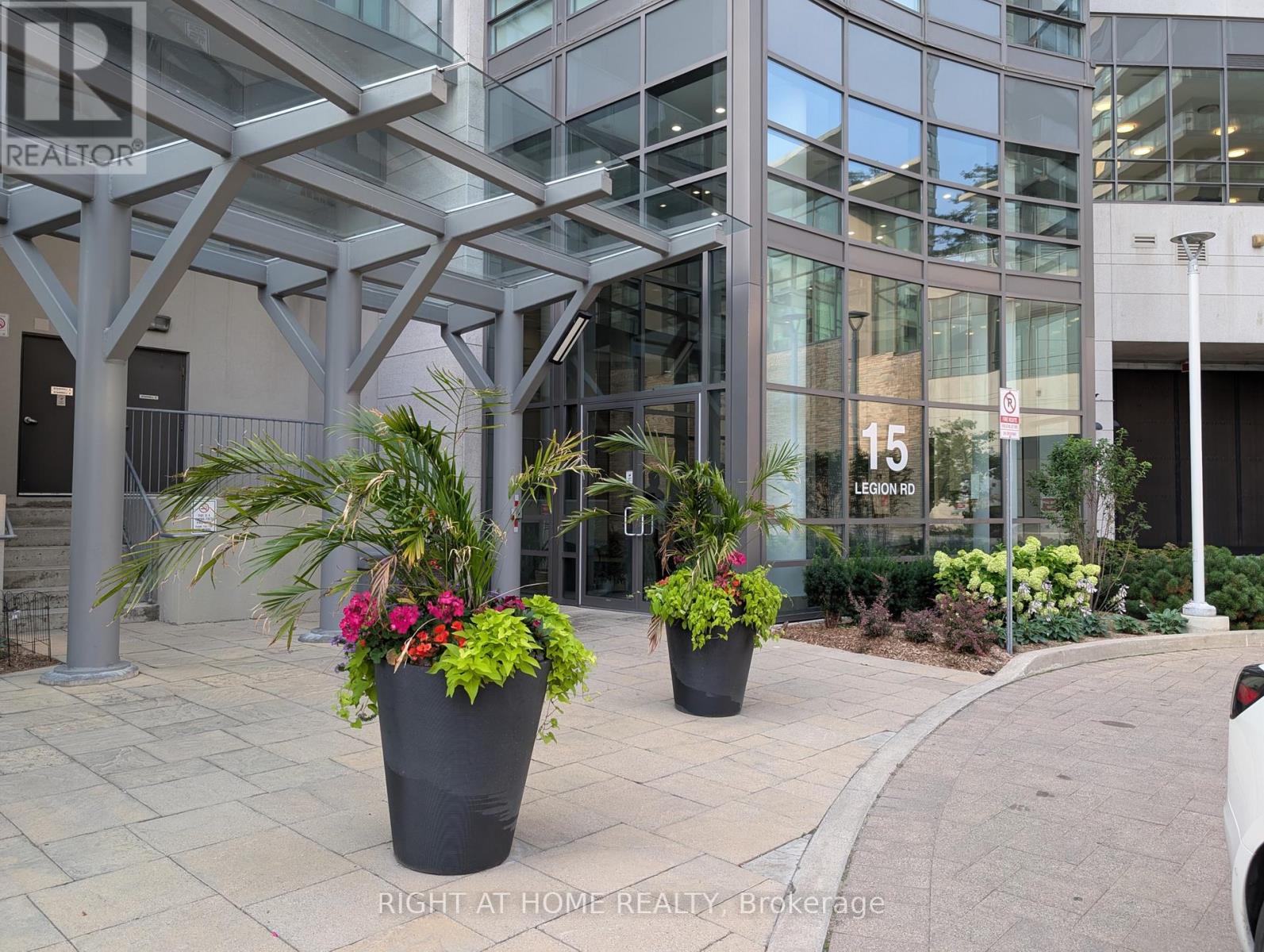 2002 - 15 LEGION ROAD, Toronto, Ontario