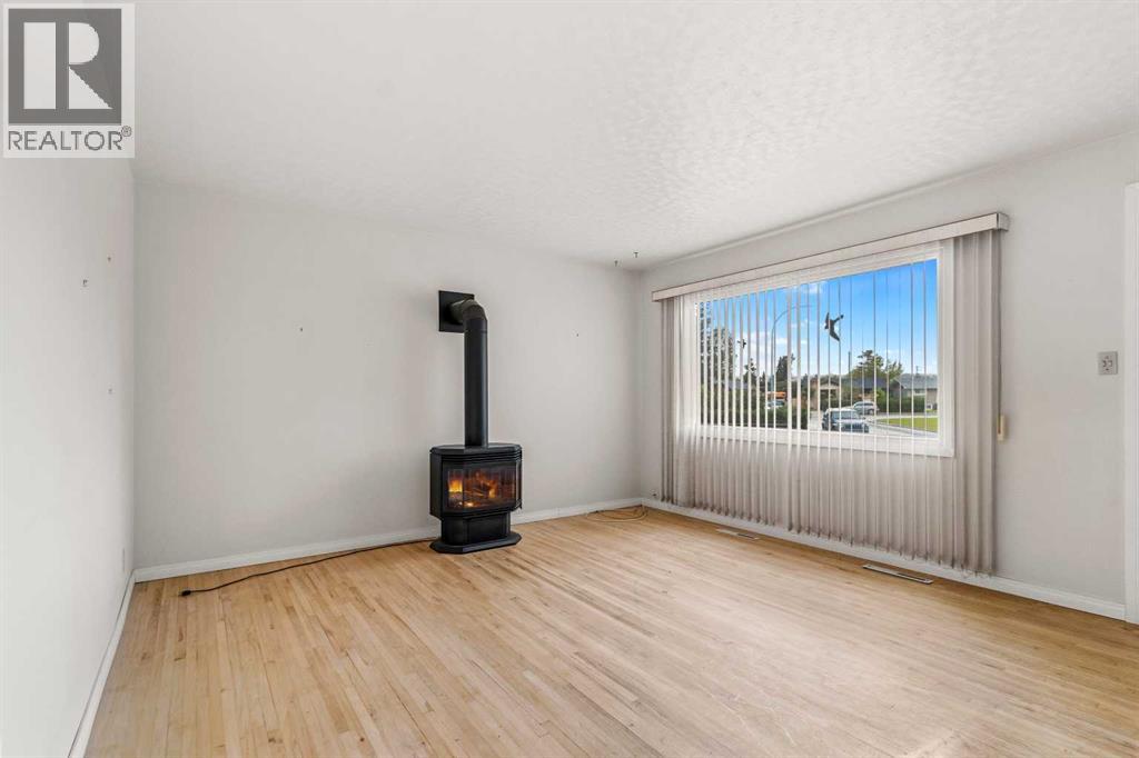 35 Beaupre Crescent, Calgary, Alberta T3B 2S9 - Photo 6 - A2316011