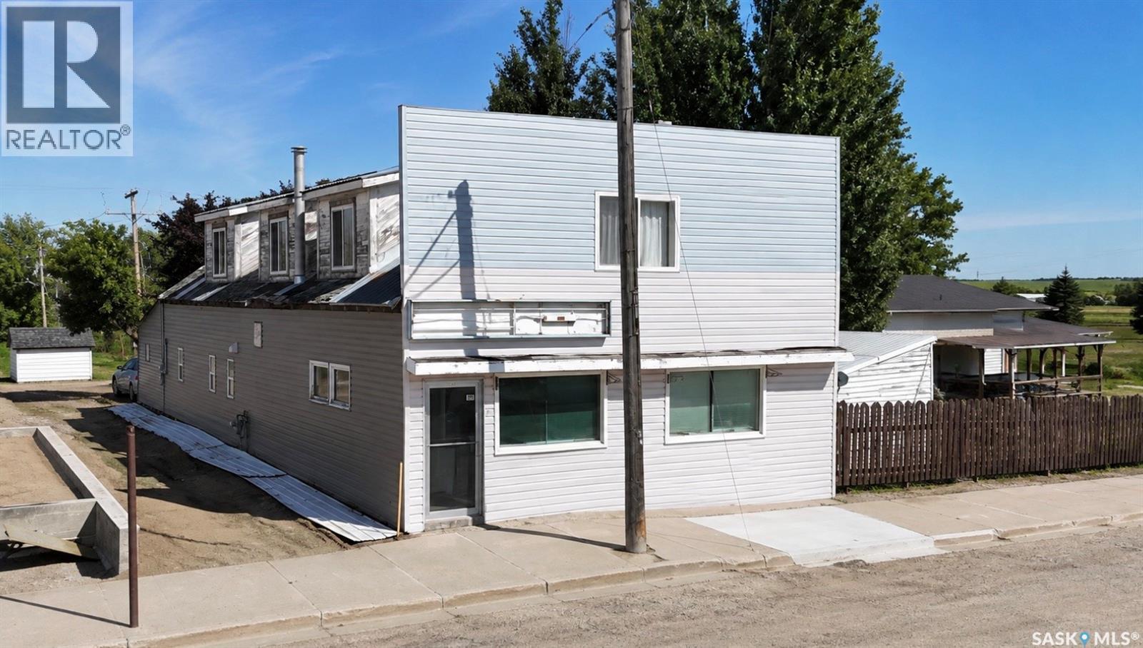 105 Main Street, Dinsmore, Saskatchewan  S0L 1T0 - Photo 2 - SK045220