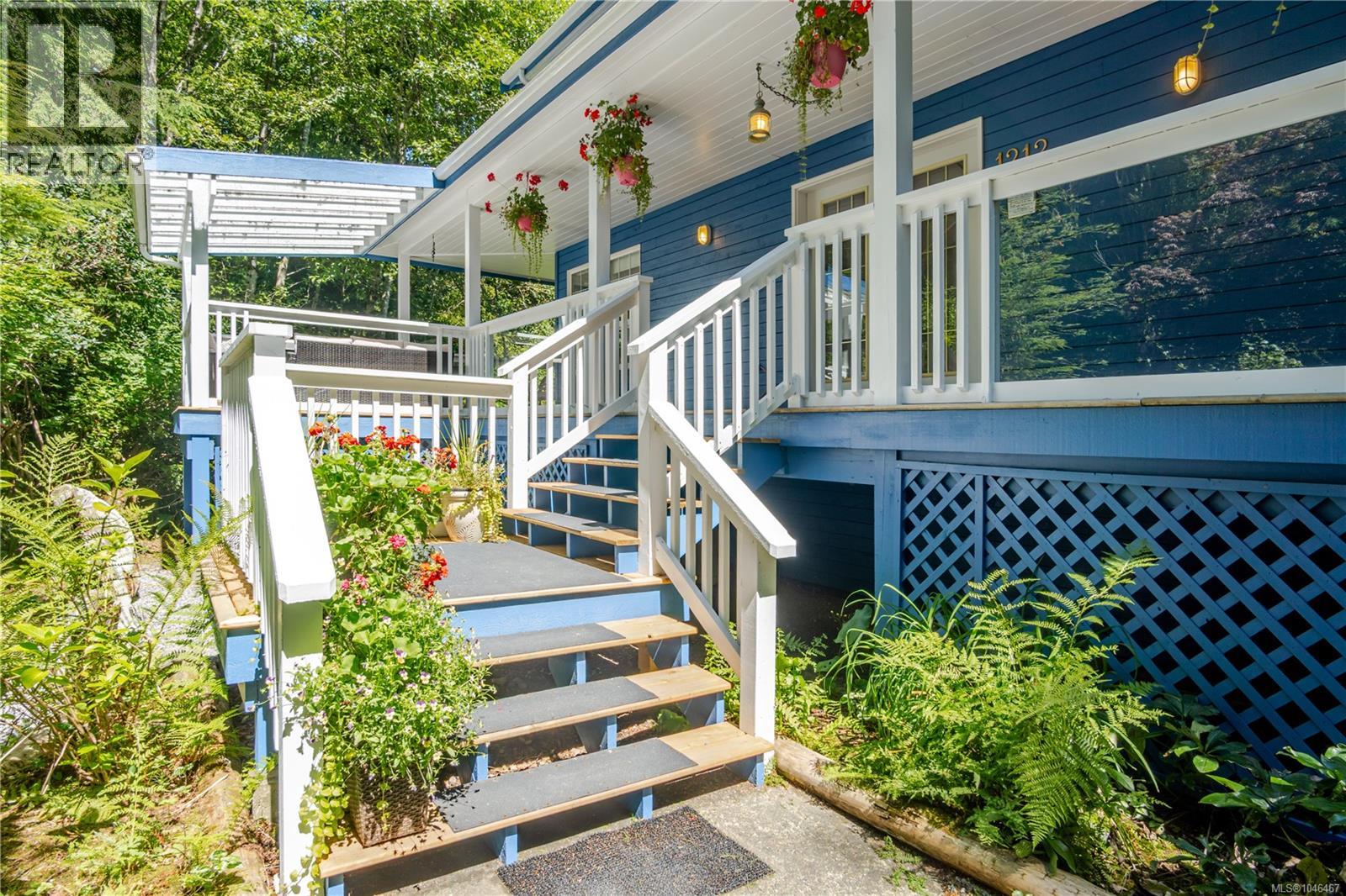 1212 Lynn Rd, Tofino, British Columbia  V0R 2Z0 - Photo 2 - 1046467