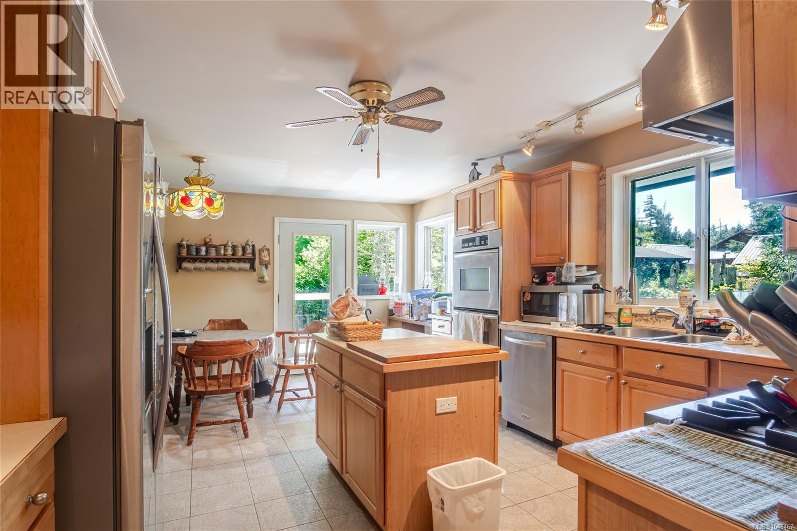 1212 Lynn Rd, Tofino, British Columbia  V0R 2Z0 - Photo 17 - 1046467
