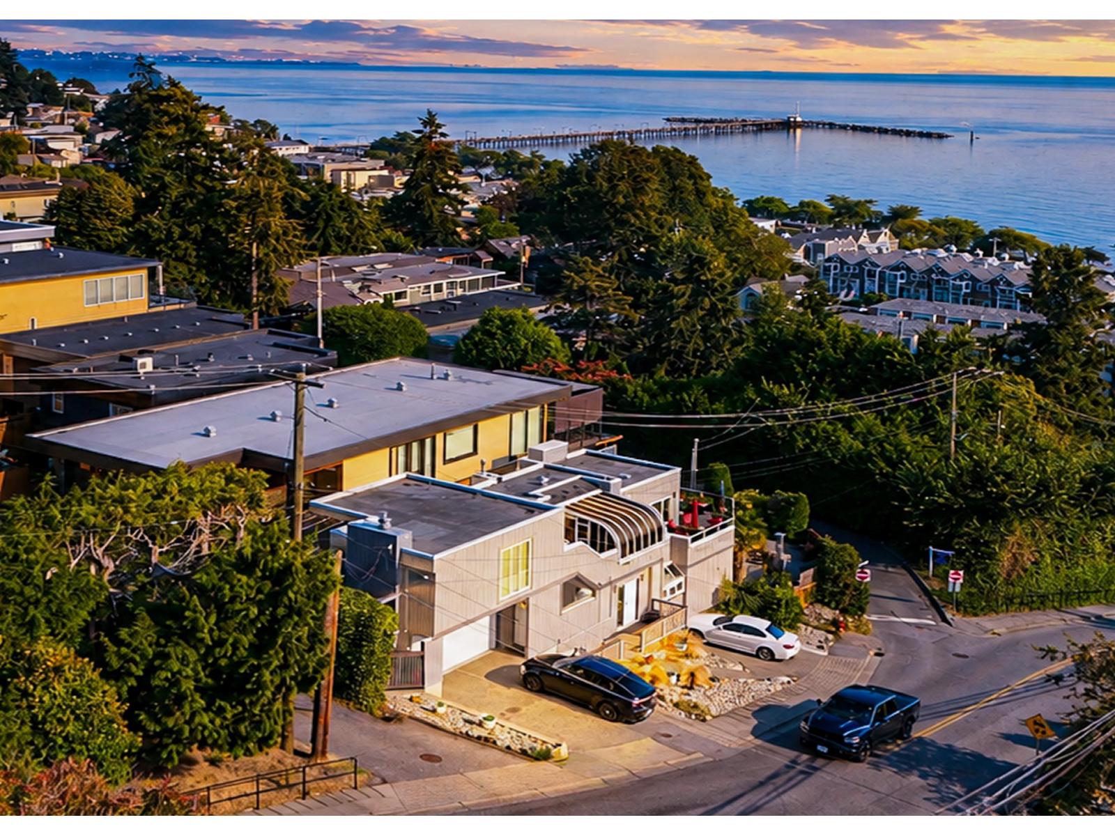 1246 Oxford Street, White Rock, British Columbia  V4B 5G8 - Photo 2 - R3154556