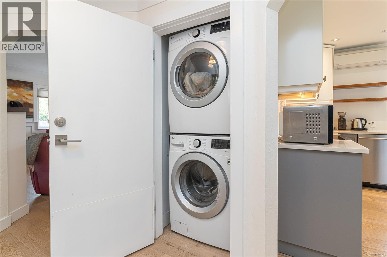 4030 Grange Rd, Saanich, British Columbia  V8Z 4V3 - Photo 32 - 1042924