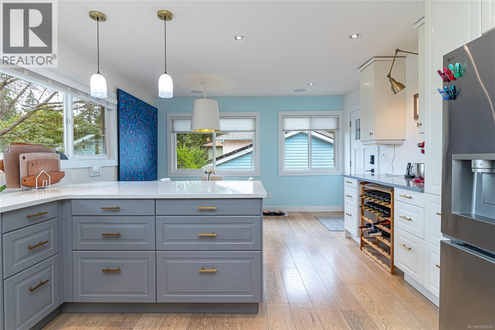 4030 Grange Rd, Saanich, British Columbia  V8Z 4V3 - Photo 4 - 1042924