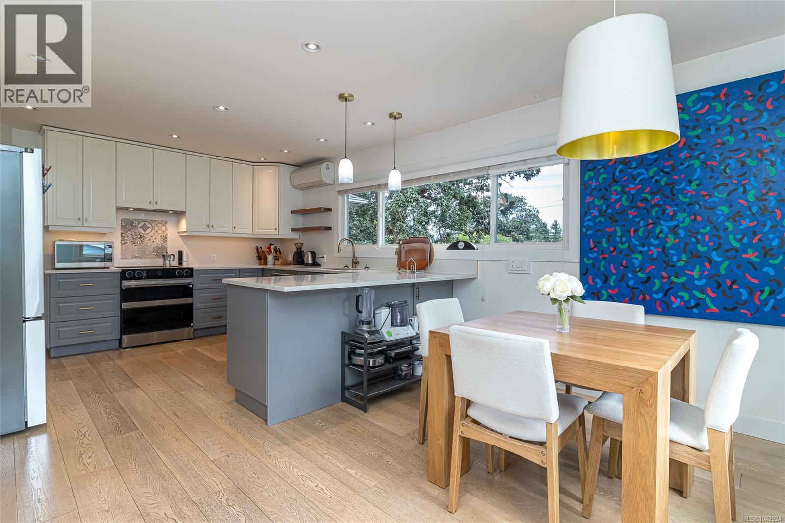 4030 Grange Rd, Saanich, British Columbia  V8Z 4V3 - Photo 8 - 1042924