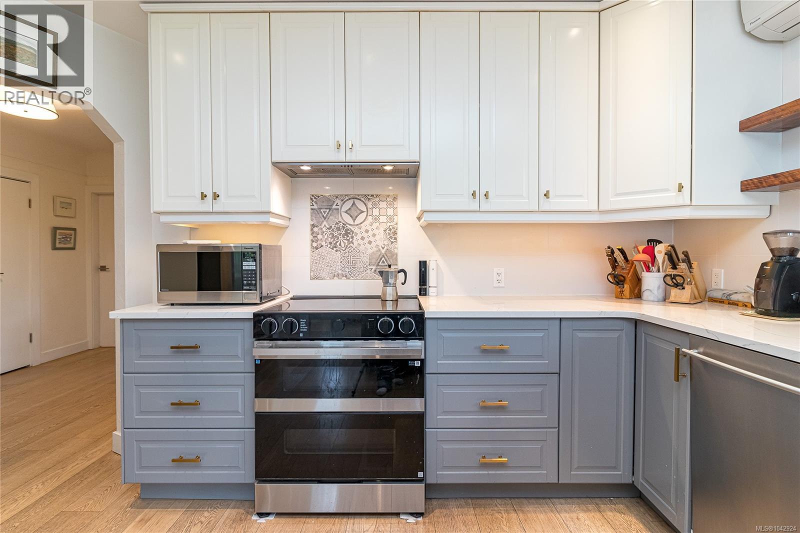 4030 Grange Rd, Saanich, British Columbia  V8Z 4V3 - Photo 11 - 1042924