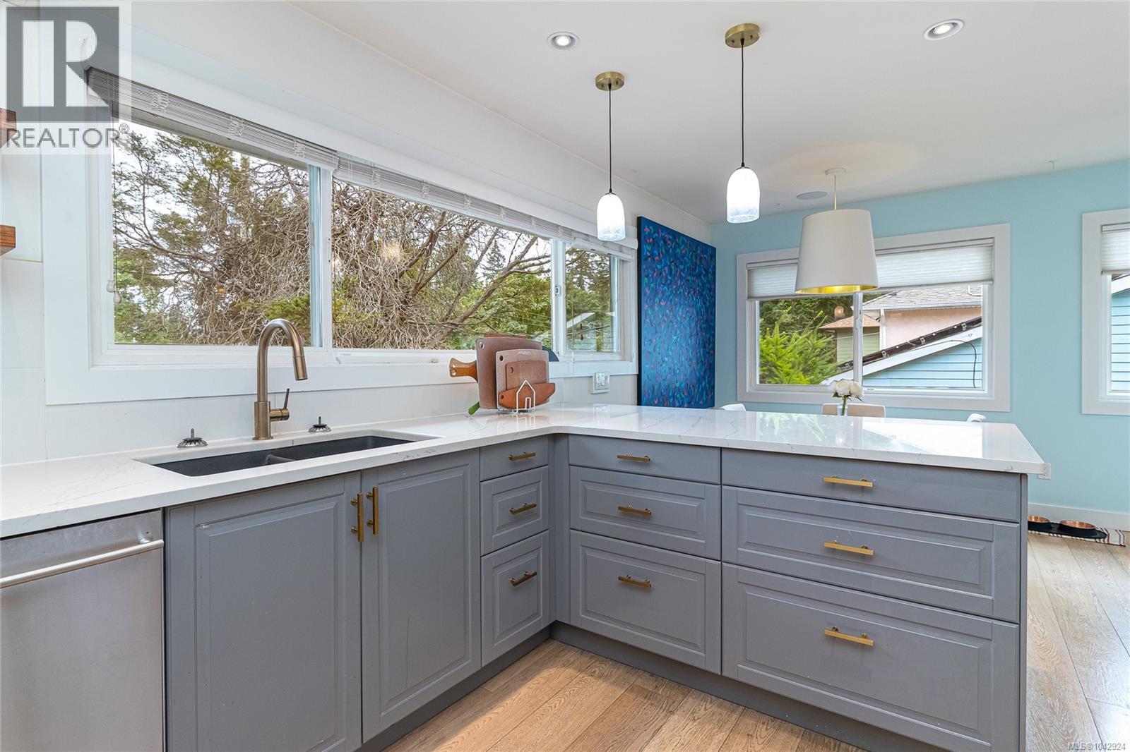 4030 Grange Rd, Saanich, British Columbia  V8Z 4V3 - Photo 13 - 1042924