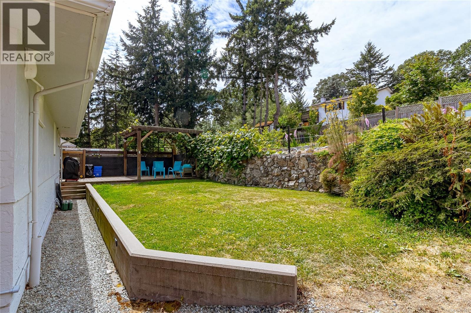 4030 Grange Rd, Saanich, British Columbia  V8Z 4V3 - Photo 53 - 1042924