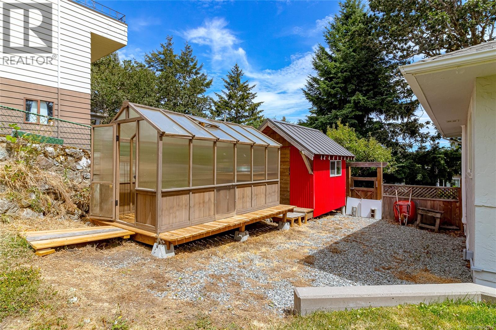 4030 Grange Rd, Saanich, British Columbia  V8Z 4V3 - Photo 52 - 1042924