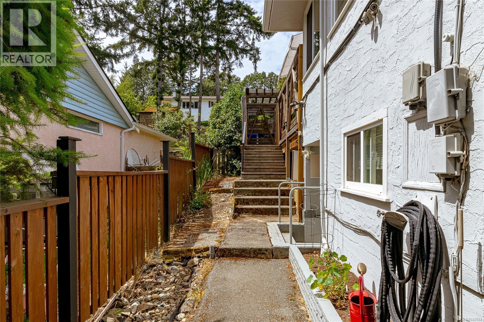 4030 Grange Rd, Saanich, British Columbia  V8Z 4V3 - Photo 60 - 1042924