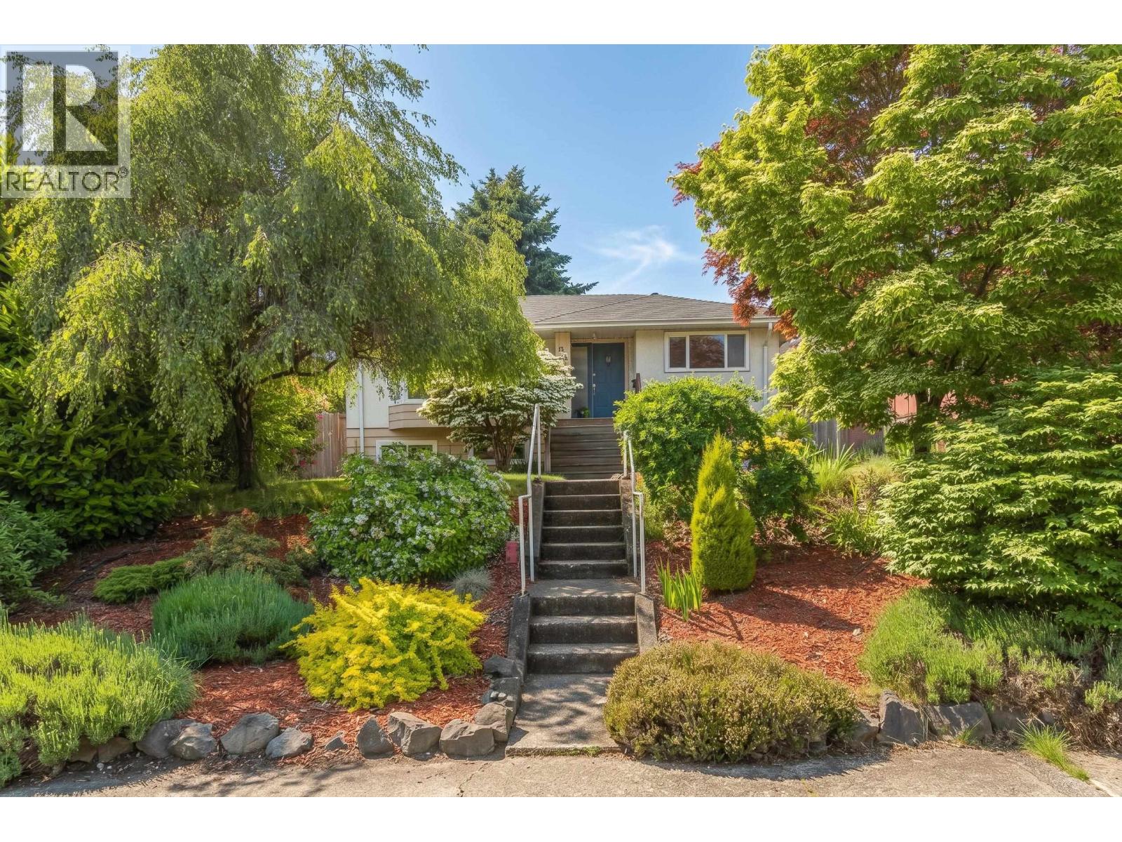 513 Garrett Street, New Westminster, British Columbia V3L 3S5 - Photo 2 - R3130865