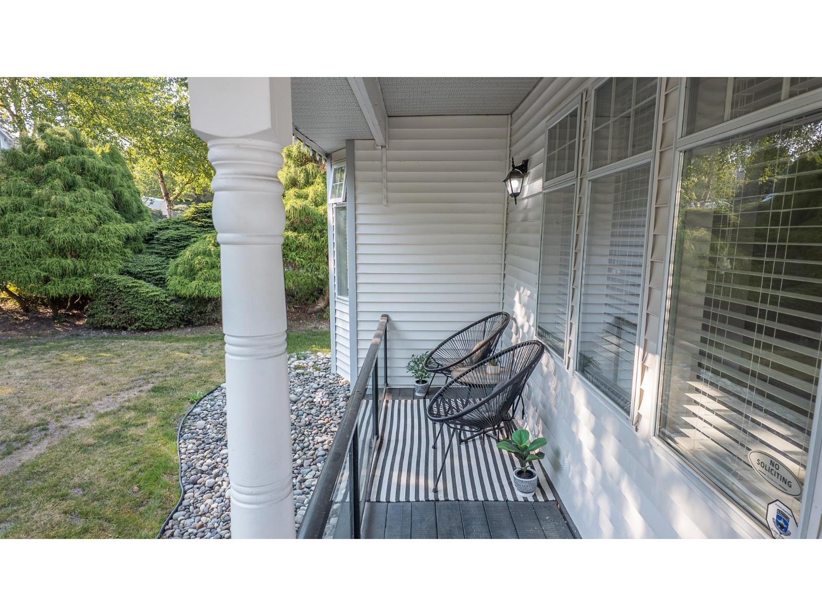 6096 Killarney Drive, Surrey, British Columbia  V3S 5W9 - Photo 2 - R3153490
