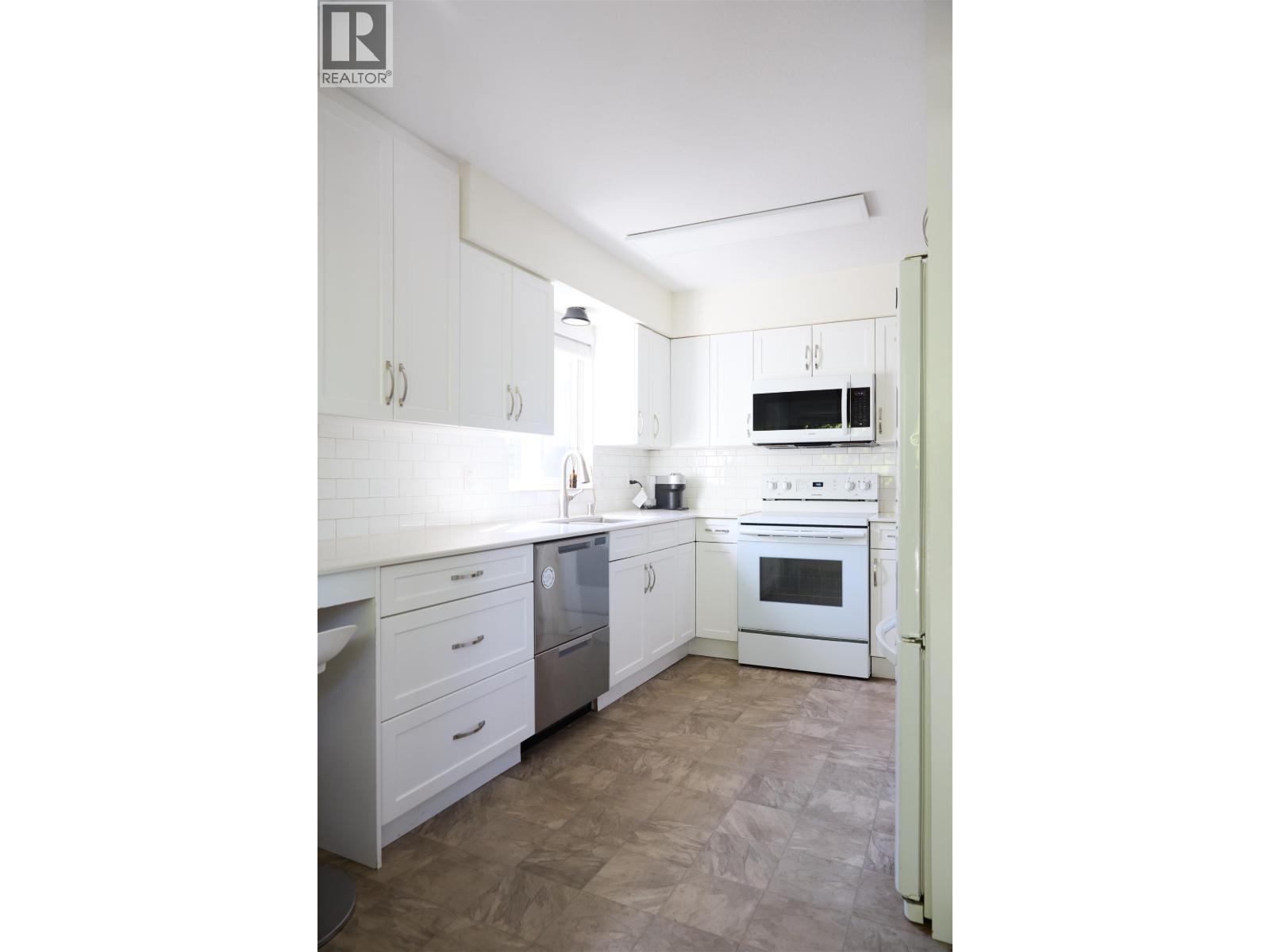 1183 Falcon Drive, Coquitlam, British Columbia  V3E 2C2 - Photo 10 - R3154511