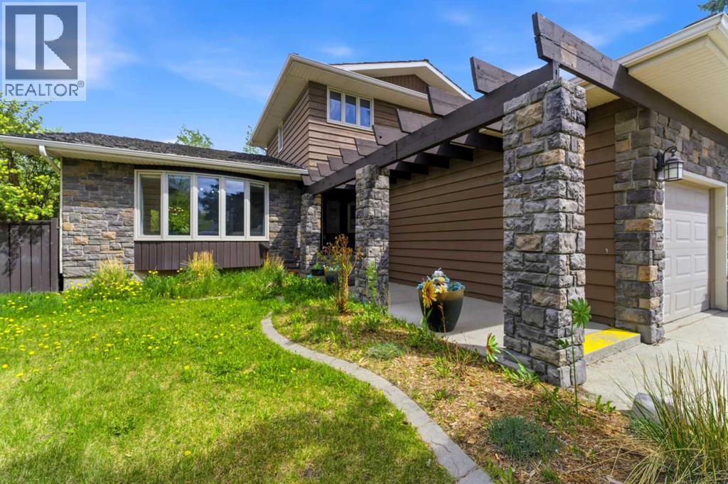 36 Varsity Estates Court NW, Calgary, Alberta  T3B 5B1 - Photo 3 - A2315838