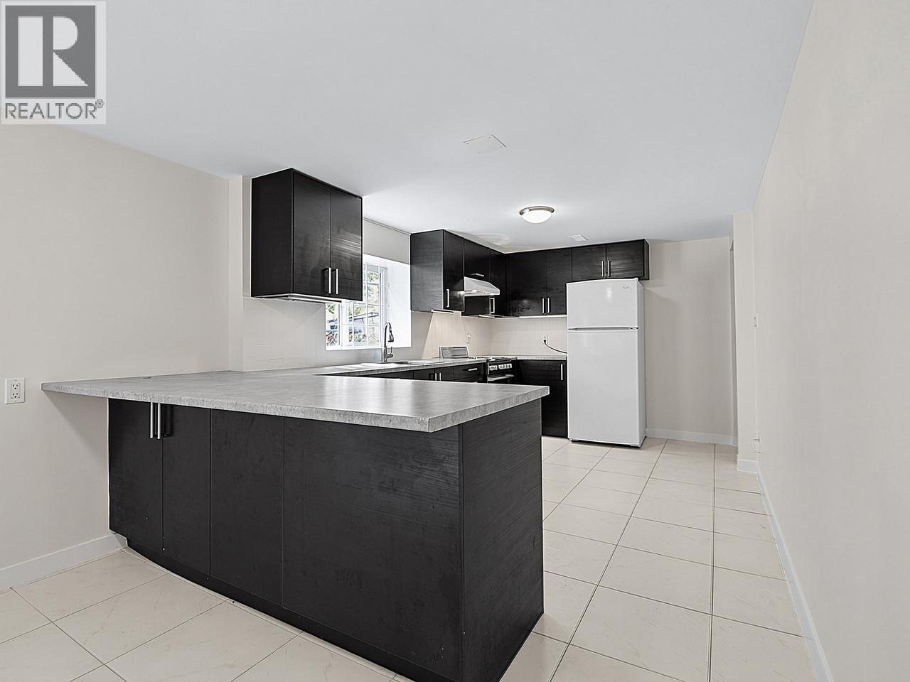 2216 E 41st Avenue, Vancouver, British Columbia  V5P 1L6 - Photo 2 - R3145563