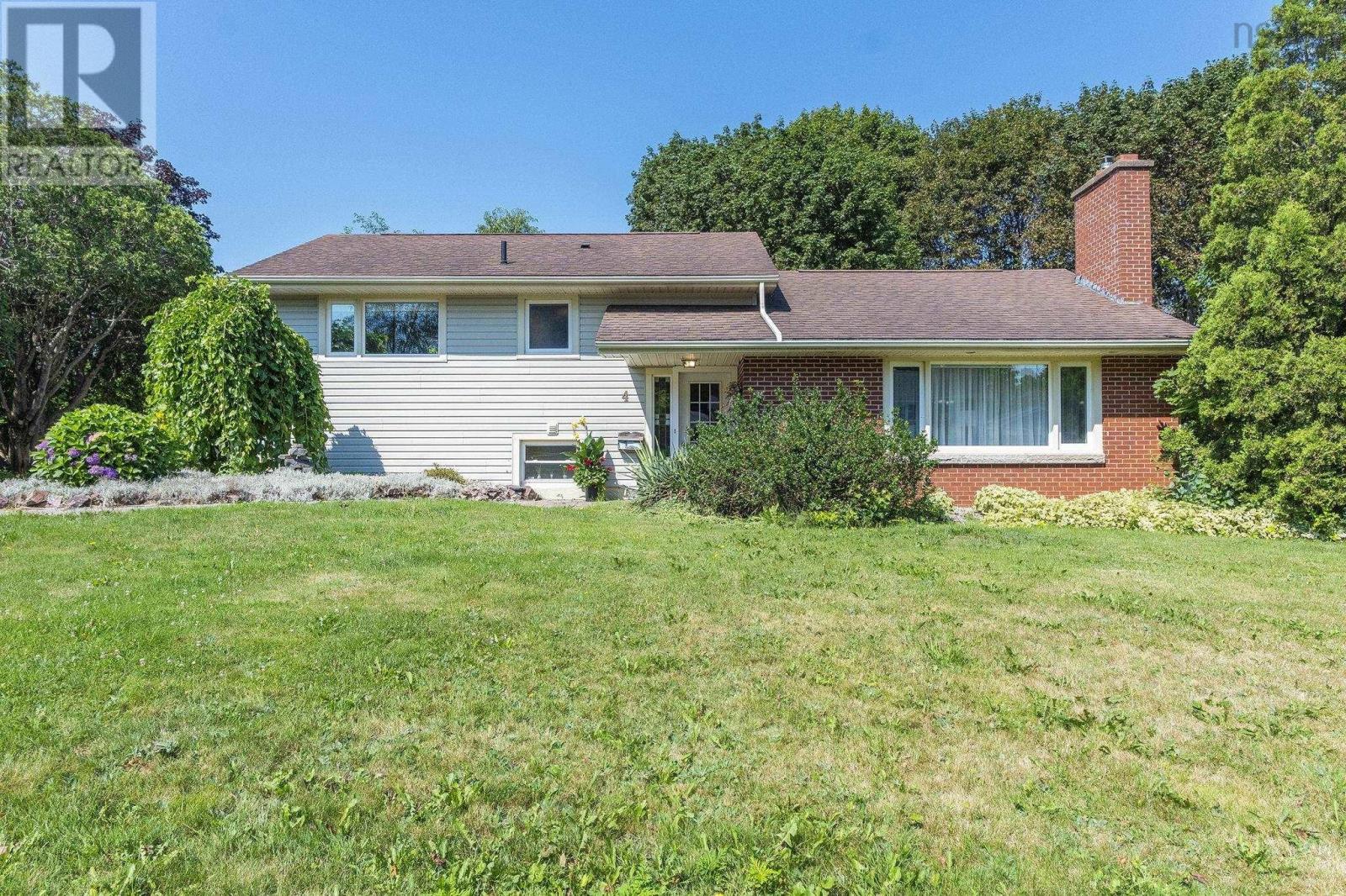 4 Hillcrest Avenue N, North Kentville, Nova Scotia  B4N 1W9 - Photo 2 - 202620085
