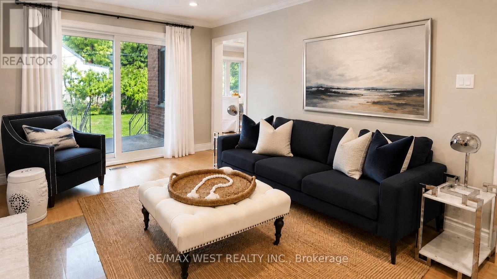 65 Foch Avenue, Toronto, Ontario  M8W 3X5 - Photo 4 - W13587342