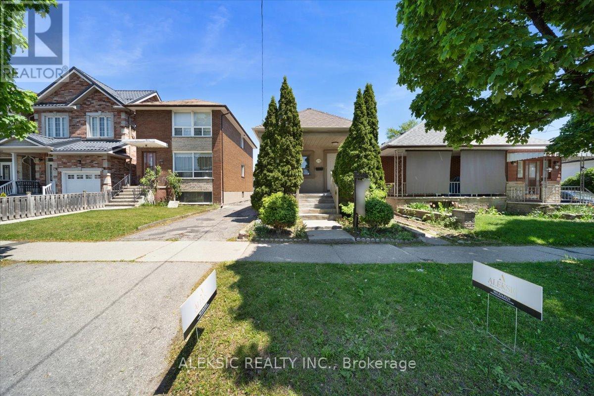 179 Thirtieth Street, Toronto, Ontario  M8W 3C6 - Photo 3 - W13579506